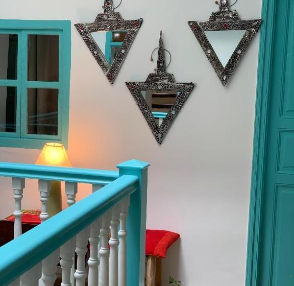 Номер Стандарт, Riad Darko