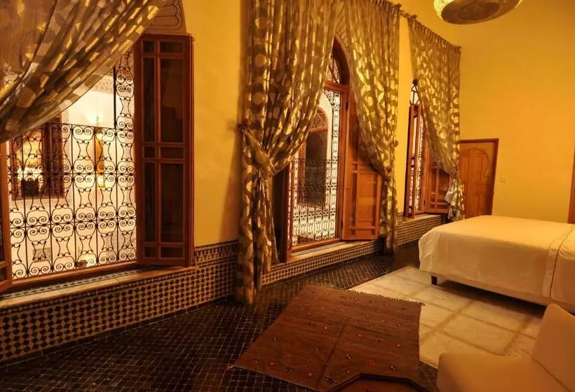 سوییت, Riad Layla