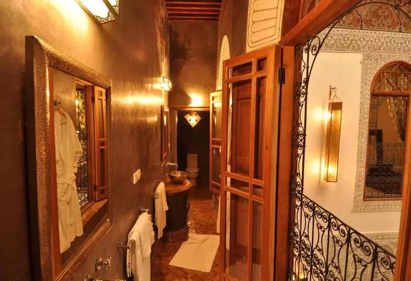 سوییت, Riad Layla