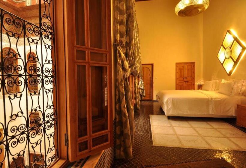 سوییت, Riad Layla