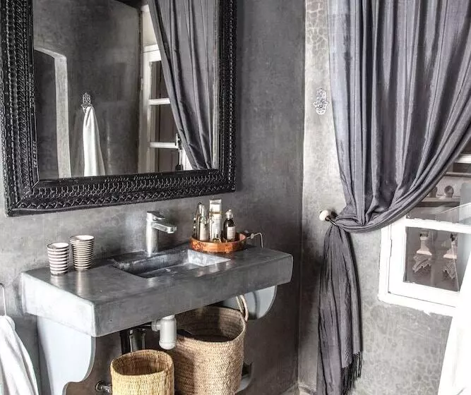 اتاق راحتی, Riad Lyonmogador