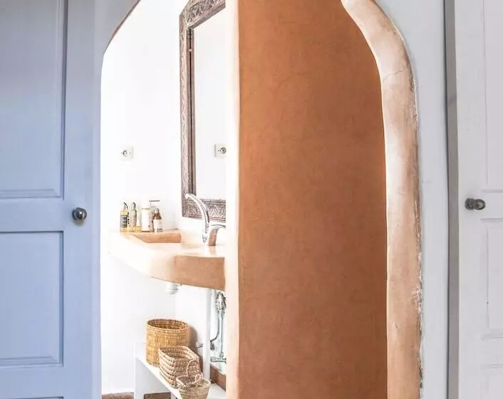 سوییت خانوادگی, Riad Lyonmogador