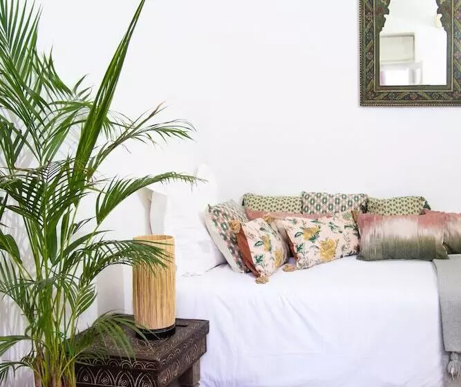 سوییت خانوادگی, Riad Lyonmogador