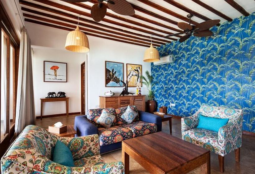 带海景的复工套房, The Z Hotel