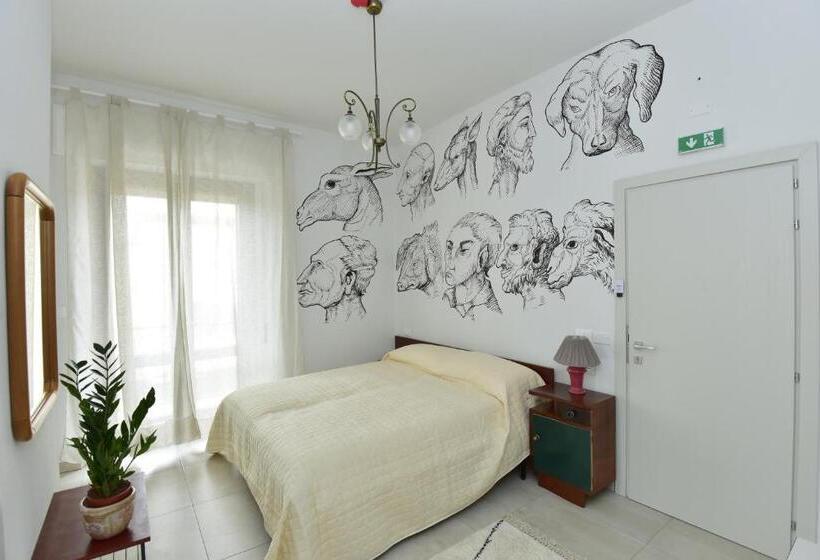 Номер Стандарт с Террасой, Vaarak