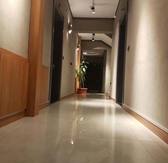 Люкс, Doctor House