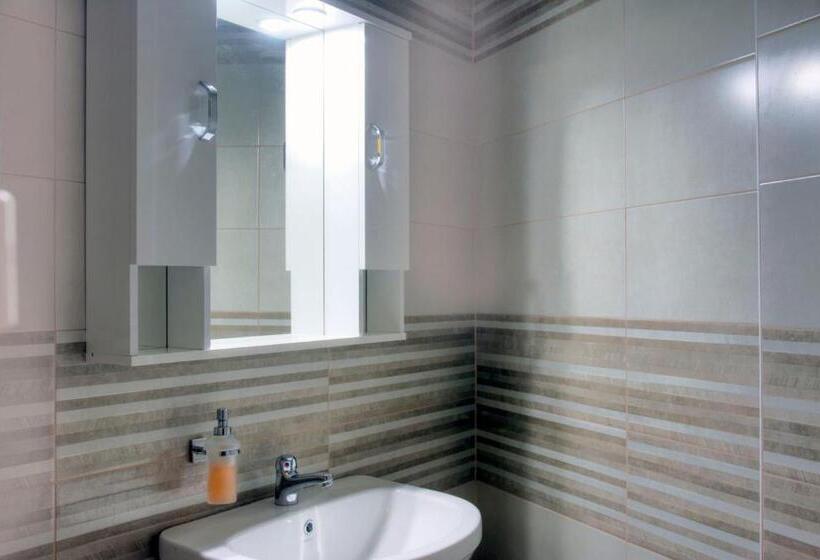 Standard Studio with Views, Delphi