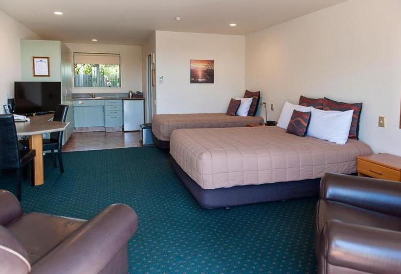 סטודיו דלוקס, Asure Ashley Motor Lodge