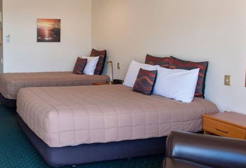 סטודיו דלוקס, Asure Ashley Motor Lodge