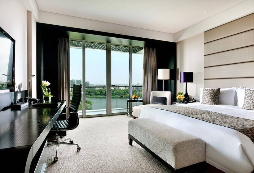 Göl Manzaralı Premium Oda, Crowne Plaza Shanghai Xiayang Lake, An Ihg