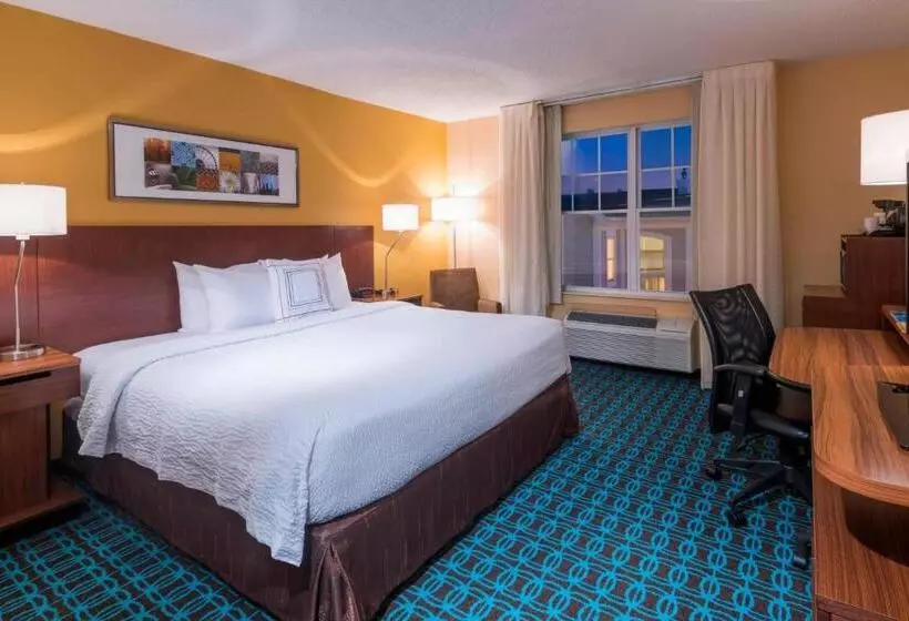 キングサイズベッドのスタンダードルーム, Fairfield Inn Kansas City Downtown/union Hill