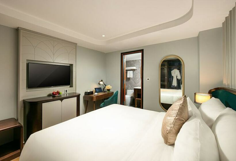 Deluxe Room, May De Ville Lakeside