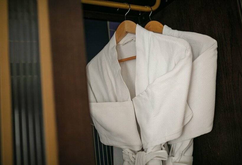 Deluxe Room, May De Ville Lakeside