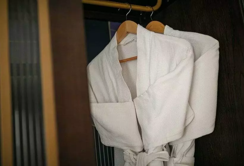 Deluxe Room, May De Ville Lakeside