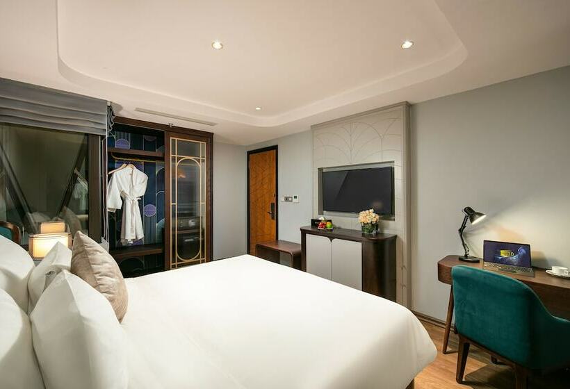 Deluxe Room, May De Ville Lakeside