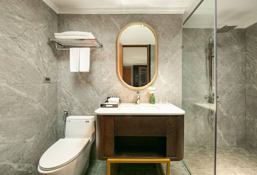 Deluxe Room, May De Ville Lakeside