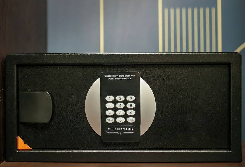 Deluxe Room, May De Ville Lakeside