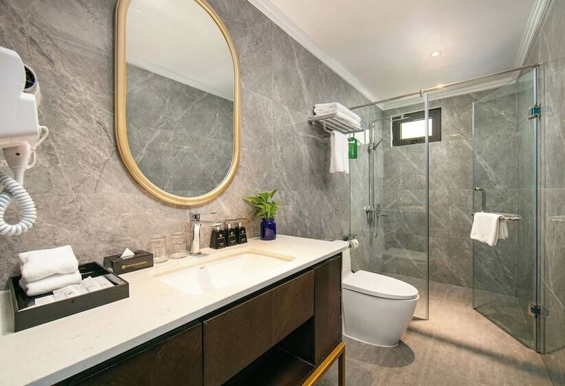 Executive Room, May De Ville Lakeside