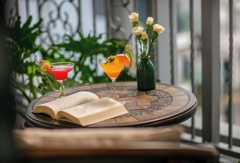 Executive Room, May De Ville Lakeside