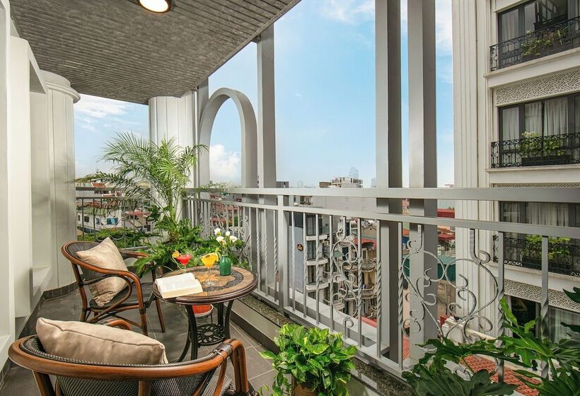 Executive Room, May De Ville Lakeside