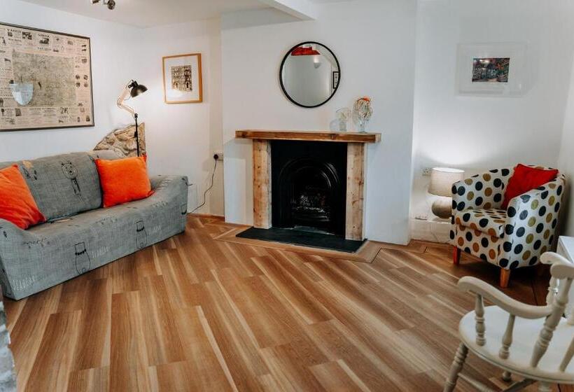 3间卧室的房子, Hamilton Lodge   Cottage Sleeps 8