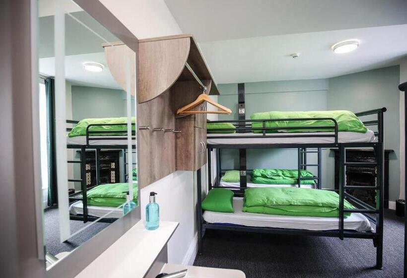 חדר סטנדרטי לארבעה עם חדר אמבטיה משותף, Yha Keswick