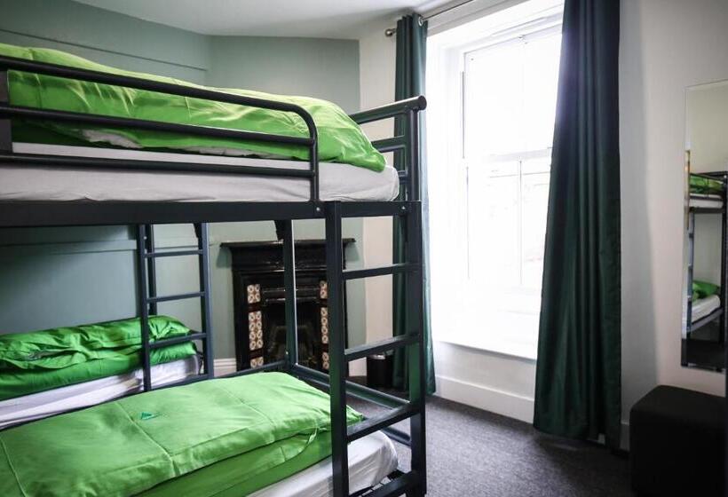 חדר סטנדרטי לארבעה עם חדר אמבטיה משותף, Yha Keswick