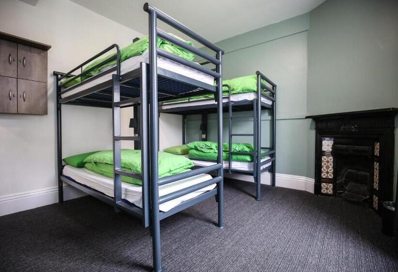 חדר סטנדרטי לארבעה עם חדר אמבטיה משותף, Yha Keswick