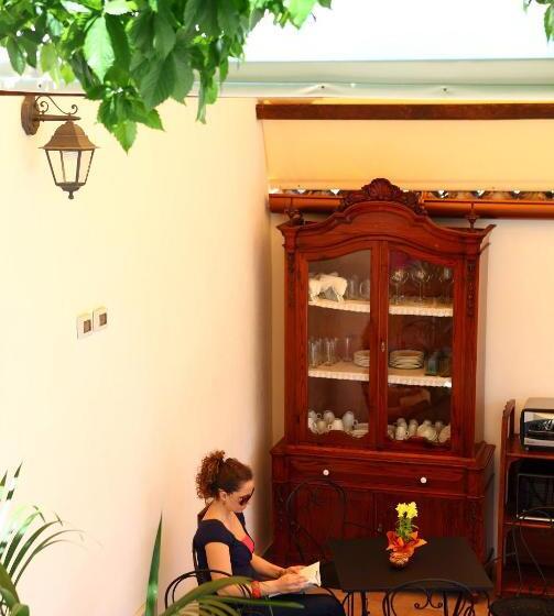 庭の見えるジュニアスイート, B&b Sabir