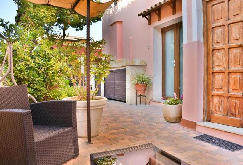 דירת שני חדרים, Flowery Inn Villa