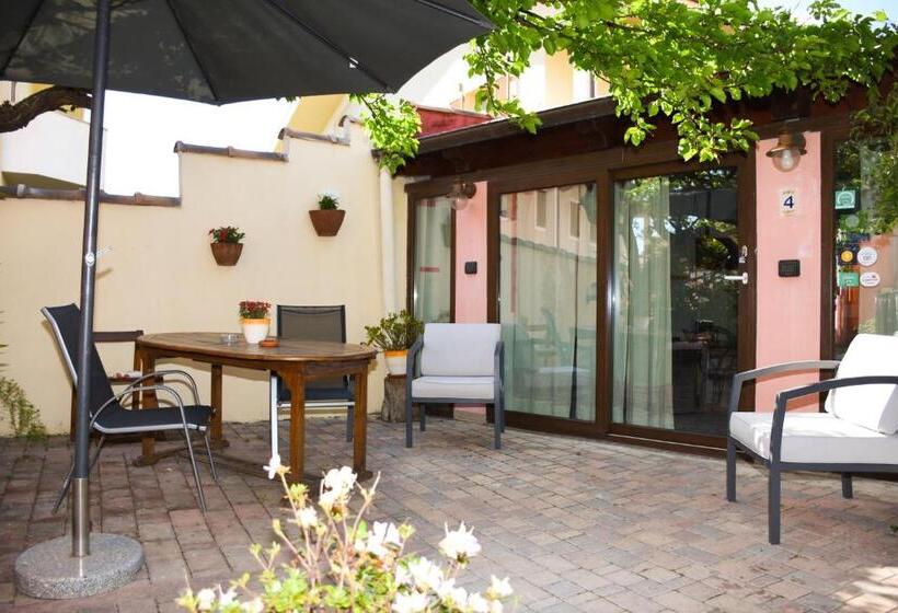 דירת חדר, Flowery Inn Villa