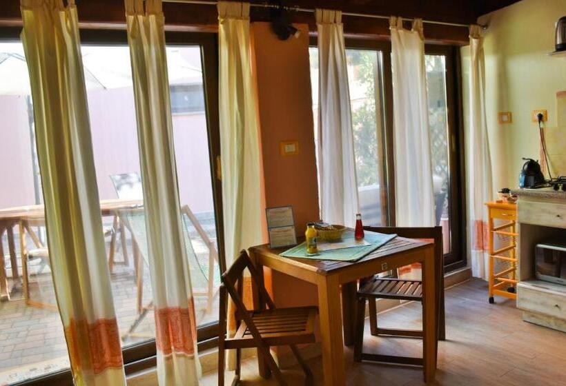 דירת חדר, Flowery Inn Villa