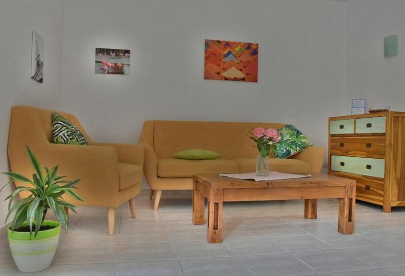 דירת חדר סופריור, Flowery Inn Villa