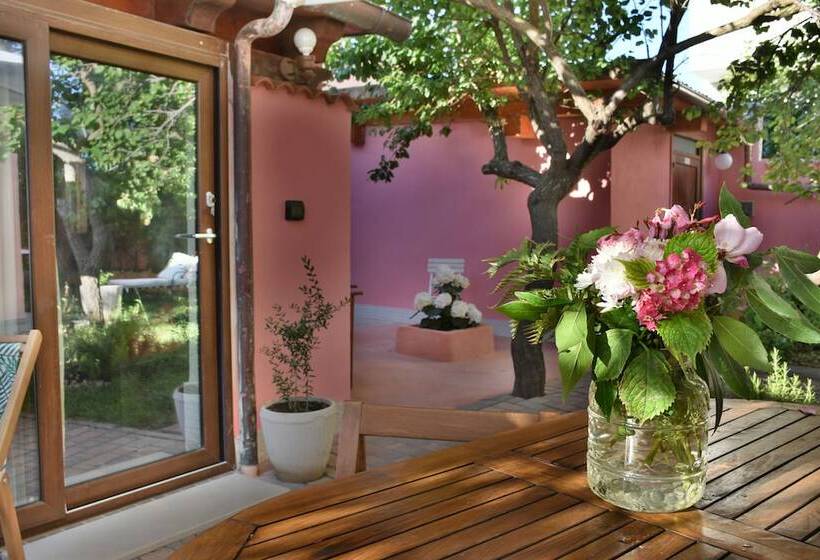 דירת חדר סופריור, Flowery Inn Villa