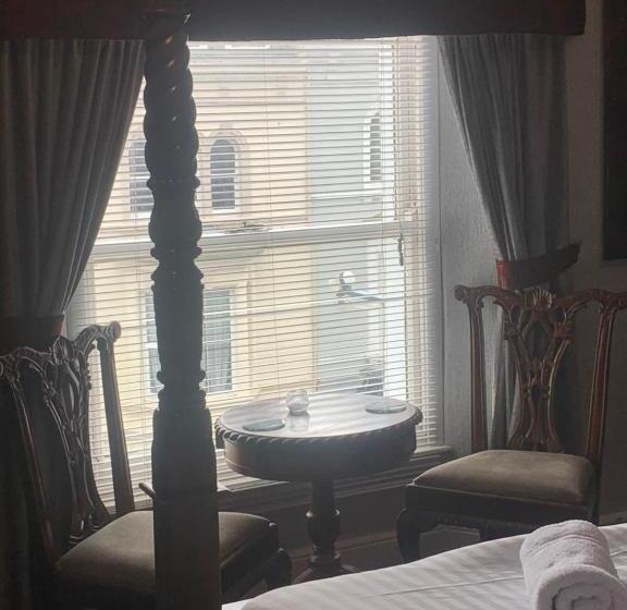 غرفة عائلية, Bella Vista