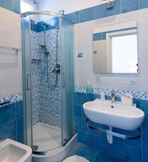 غرفة قياسية مطلّة علي البحر, Da Maria