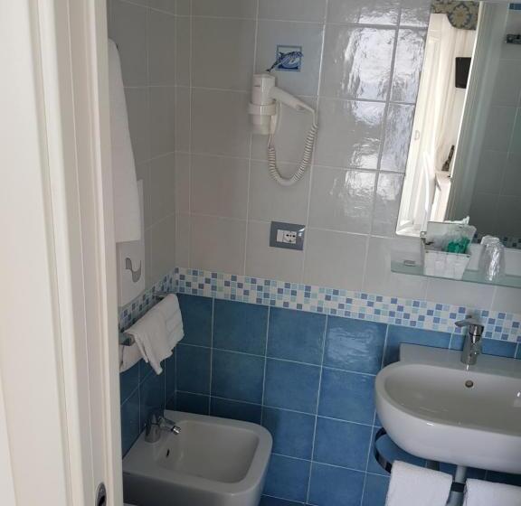 غرفة قياسية مطلّة علي البحر, Da Maria