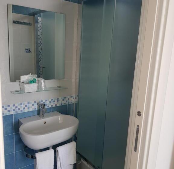 غرفة قياسية مطلّة علي البحر, Da Maria