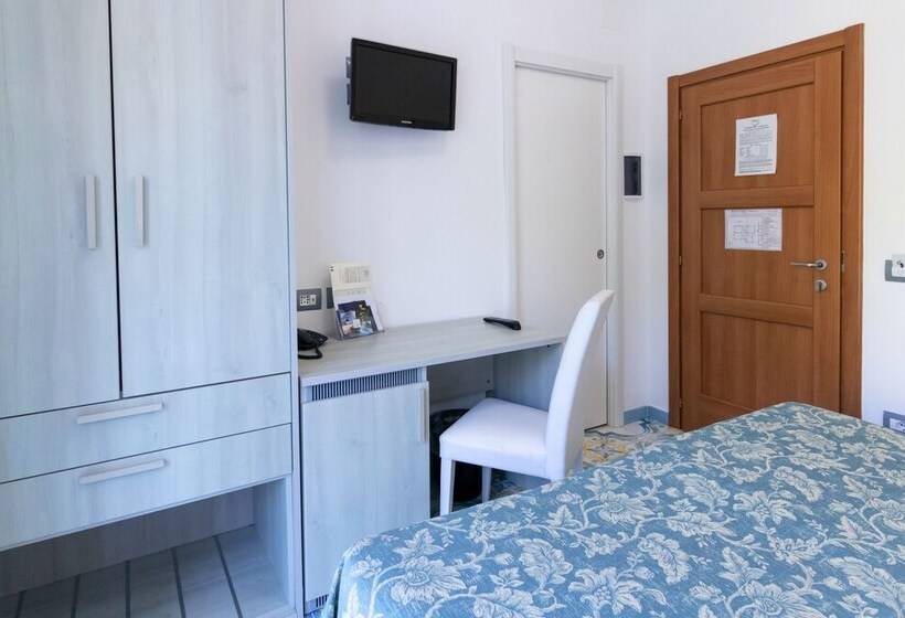 غرفة قياسية مطلّة علي البحر, Da Maria