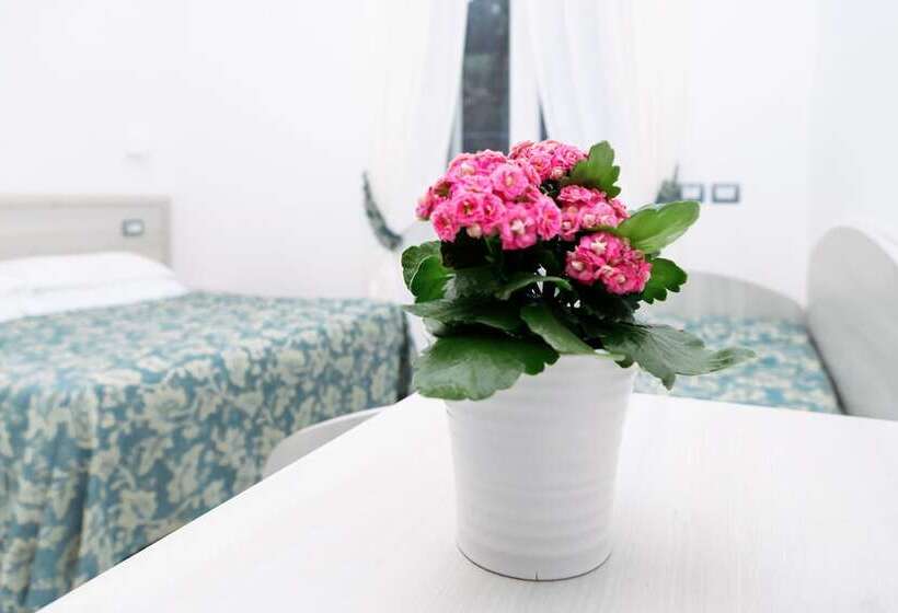 غرفة قياسية مطلّة علي البحر, Da Maria