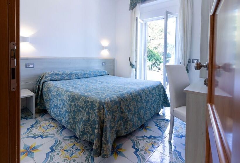 غرفة قياسية مطلّة علي البحر, Da Maria