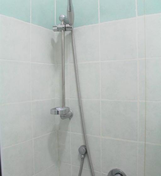 חדר סטנדרטי לארבעה עם חדר אמבטיה משותף, Eurorooms