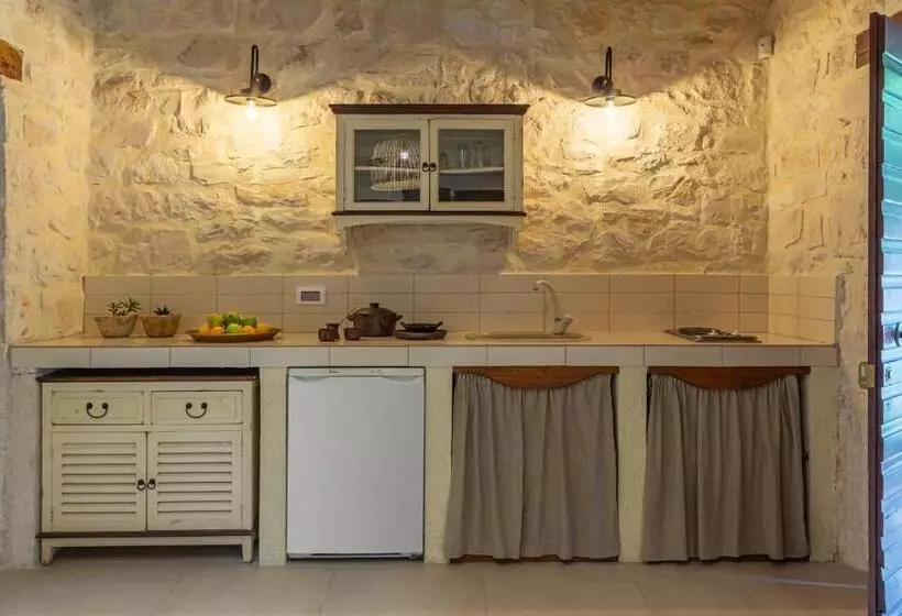 استودیوی سوپریور, Paliokaliva Apartments And Villas