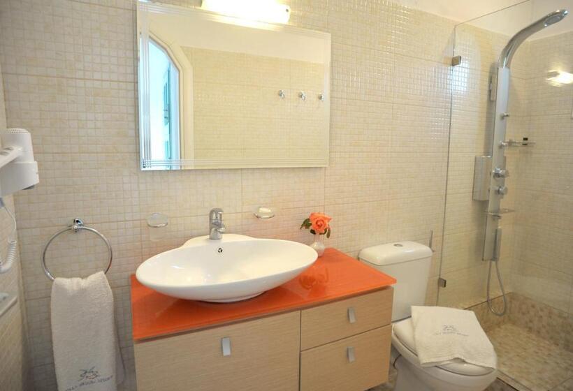 Номер Deluxe Вид на Море, Medusa Beach Resort & Suites