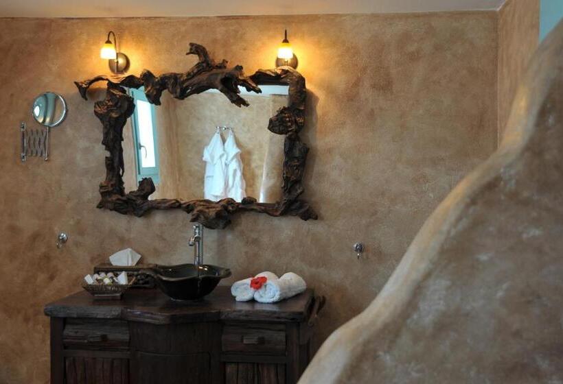 Полулюкс, Medusa Beach Resort & Suites