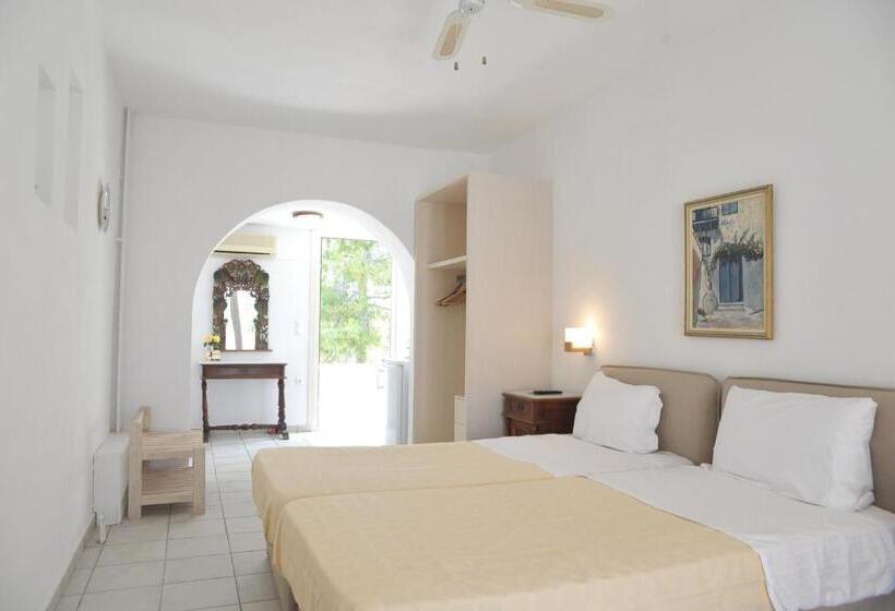 Номер Стандарт Трехместный, Medusa Beach Resort & Suites