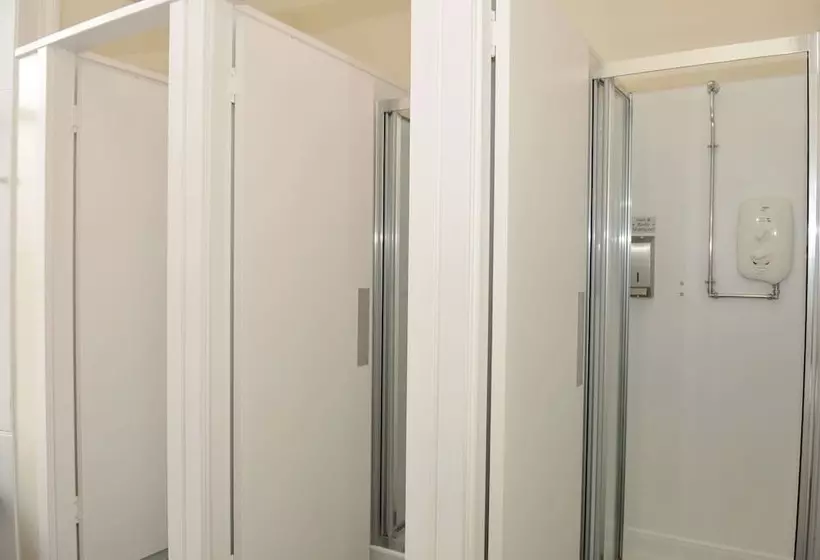 ルームシェアのワンベッド, The Hostel