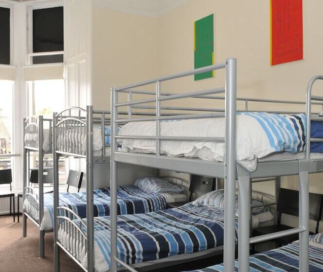 共用房间的床, The Hostel