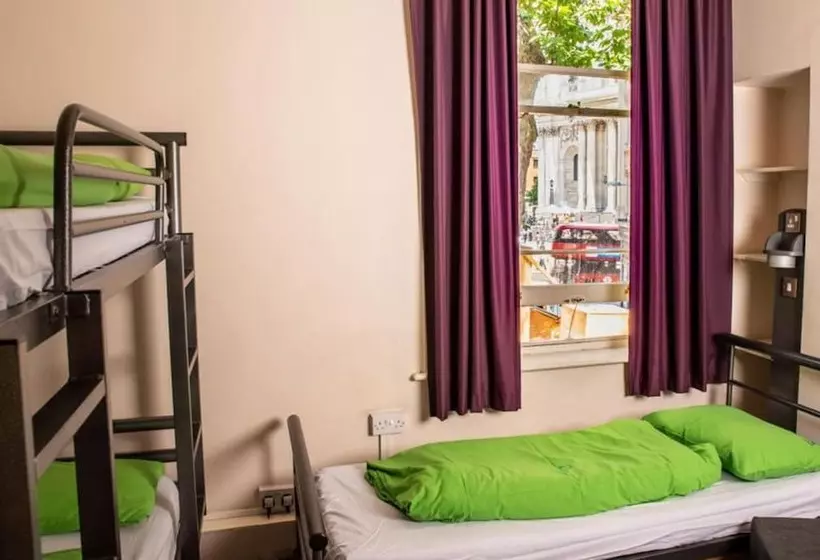 Bed in Shared Room with Shared Bathroom, Yha London St Paul S