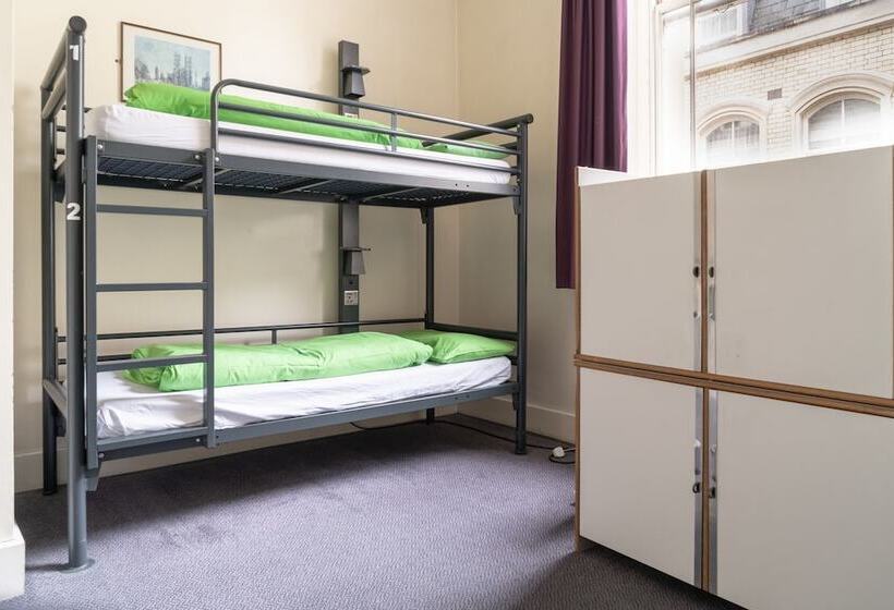 Bed in Shared Room with Shared Bathroom, Yha London St Paul S
